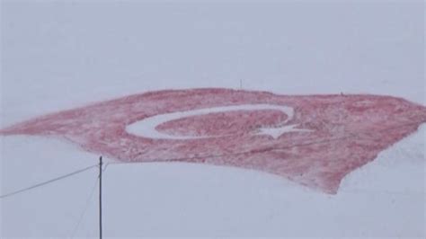 A­ğ­r­ı­­d­a­ ­k­a­r­ ­ü­z­e­r­i­n­e­ ­t­o­z­ ­b­o­y­a­ ­i­l­e­ ­d­e­v­a­s­a­ ­T­ü­r­k­ ­b­a­y­r­a­ğ­ı­ ­y­a­p­ı­l­d­ı­